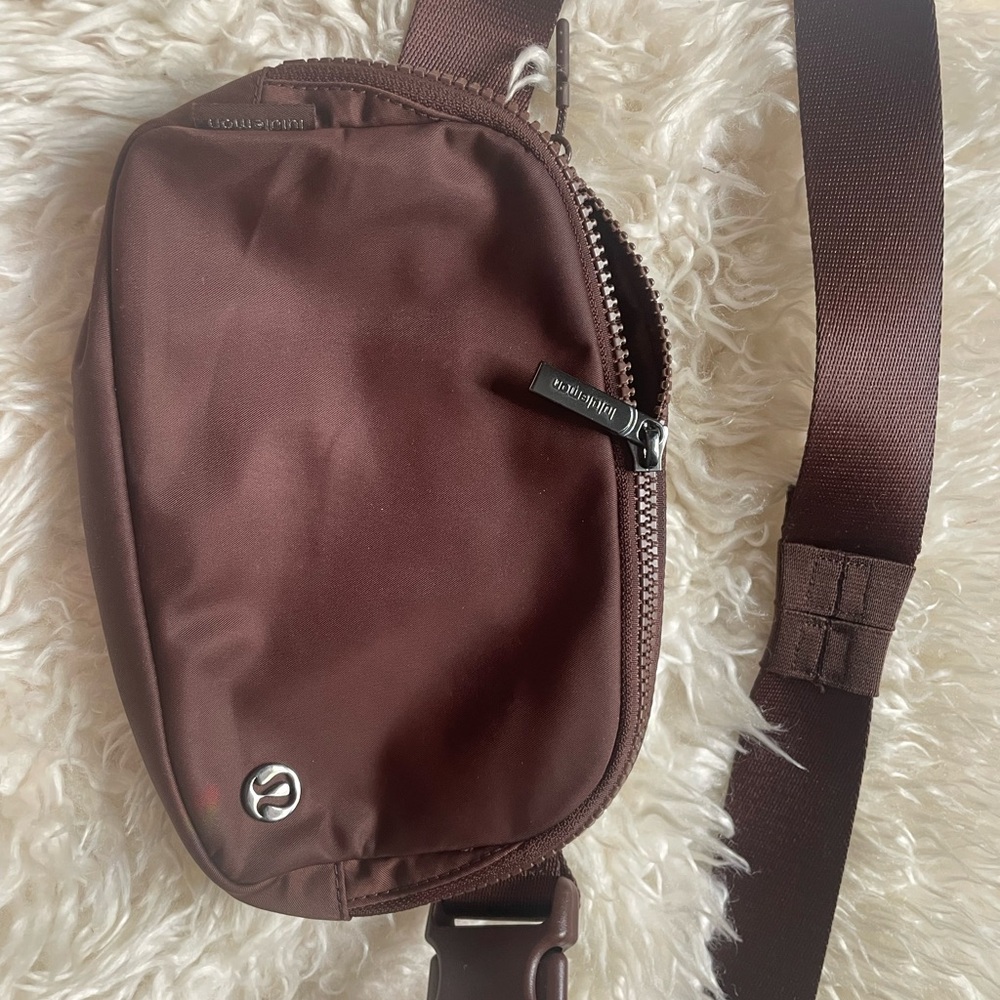 lululemon everywhere bag 1l lava cake 🤎 EUC